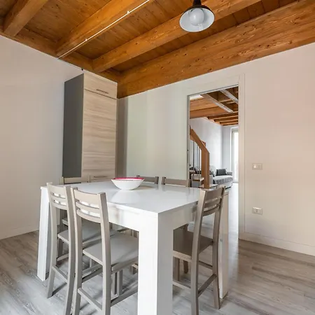 Semesterbostad Mary House *